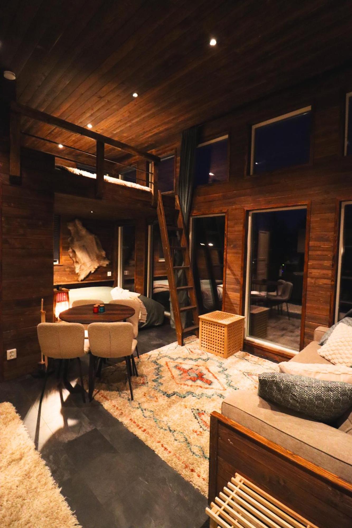 Reindeer River Lights Lodge Kiruna Bagian luar foto