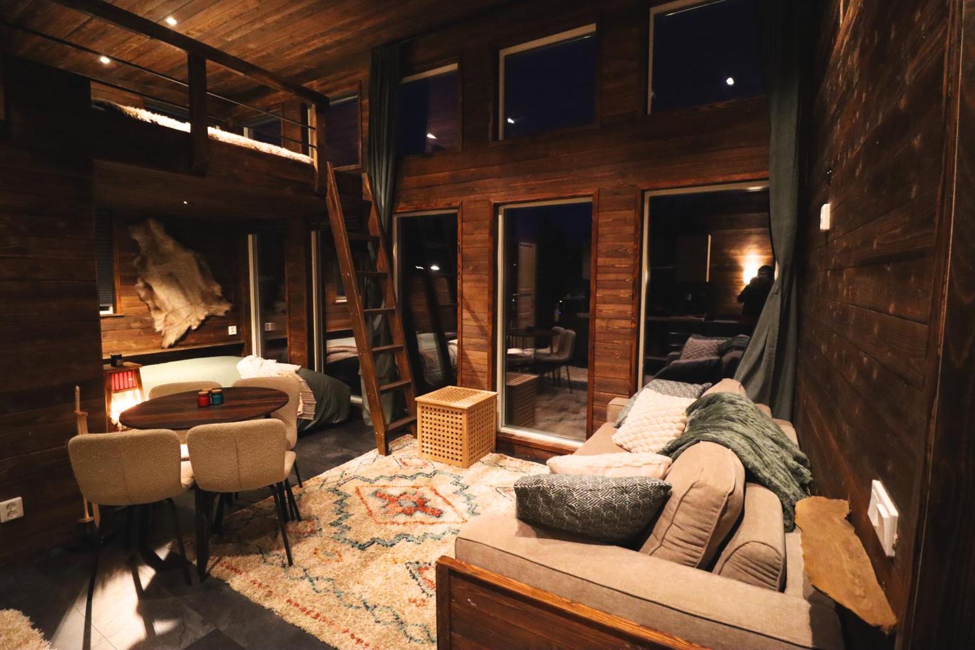 Reindeer River Lights Lodge Kiruna Bagian luar foto