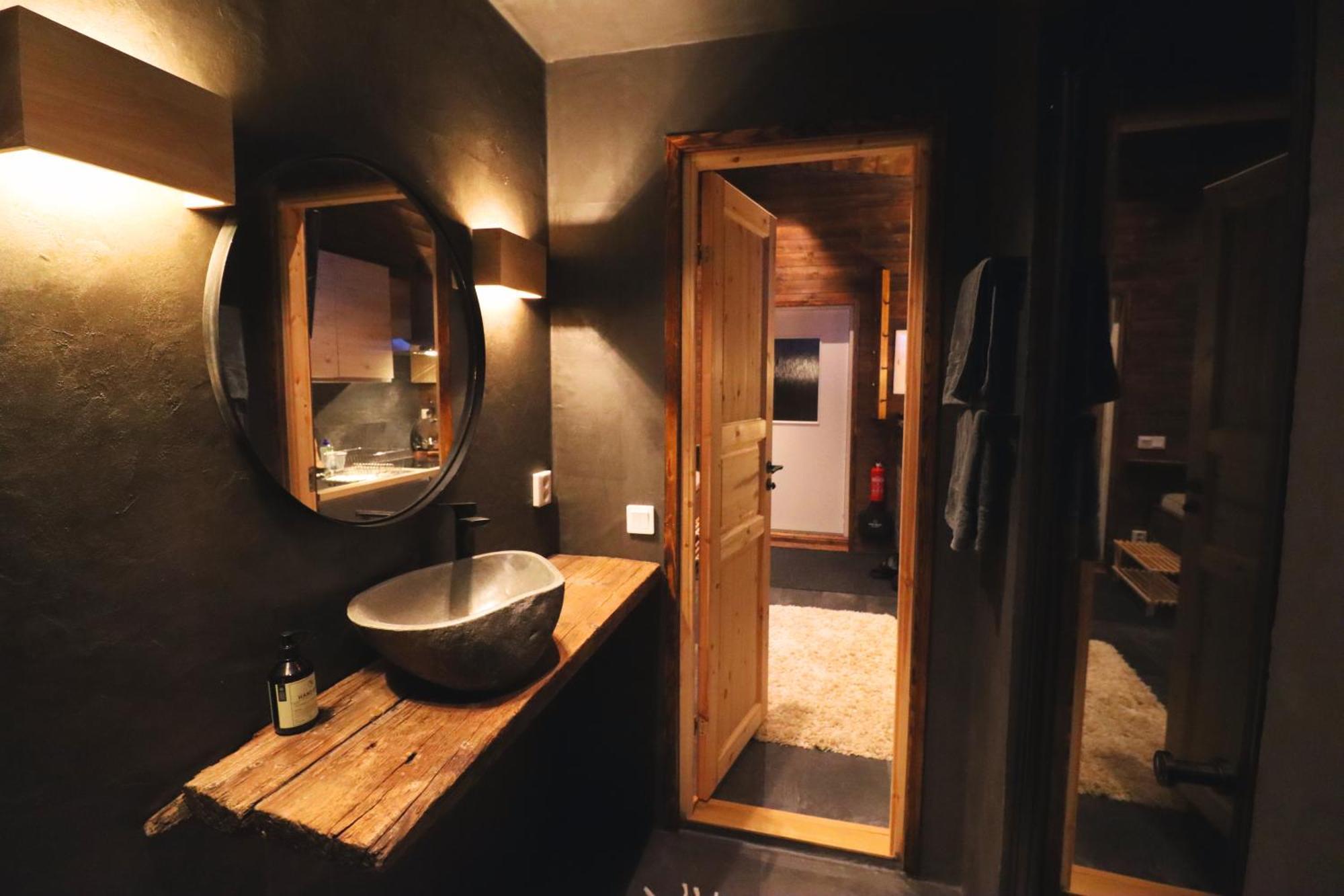 Reindeer River Lights Lodge Kiruna Bagian luar foto